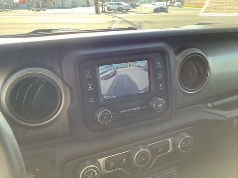 Used 2018 Jeep Wrangler Unlimited Sport S image 19