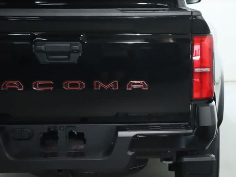 Used 2025 Toyota Tacoma TRD Sport AWD/4WD image 44