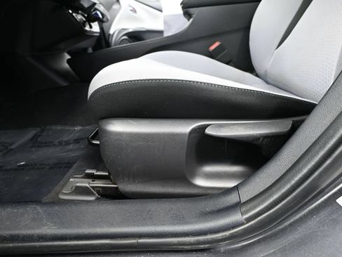Used 2022 Toyota Prius LE FWD image 20