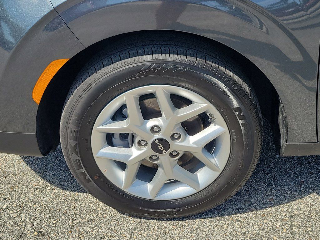 Used 2025 Kia Soul LX w/ LX Technology Package FWD image 6