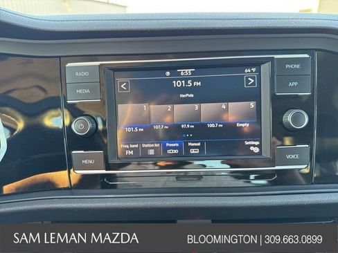 Used 2021 Volkswagen Jetta SE w/ SE Cold Weather Package image 6