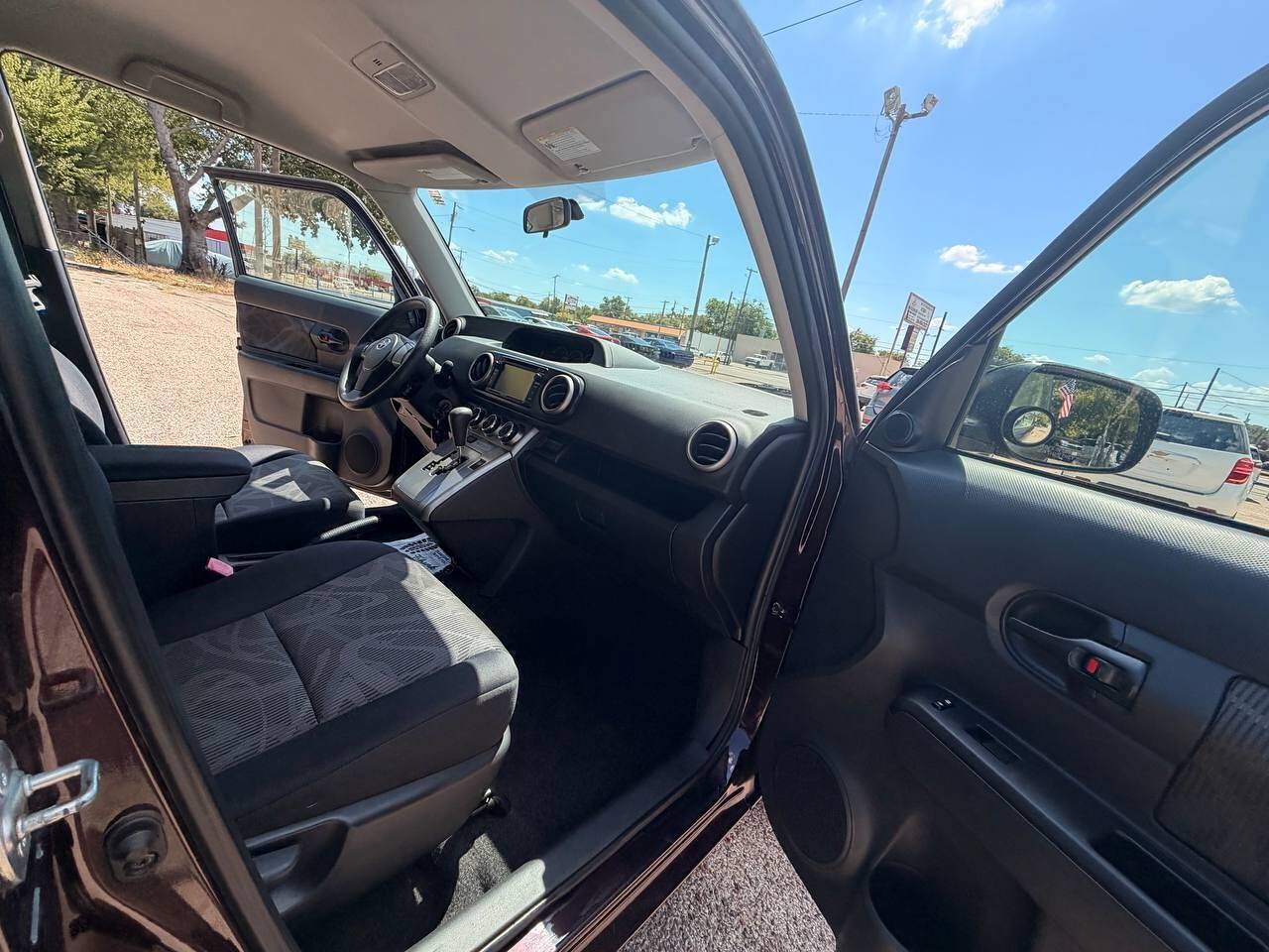 Used 2015 Scion xB FWD image 12