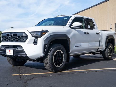 New 2025 Toyota Tacoma TRD Off-Road w/ TRD Off Road Premium Package image 4