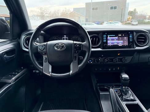 Used 2019 Toyota Tacoma TRD Sport w/ Technology Package image 15
