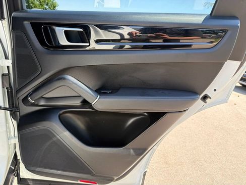 Used 2020 Porsche Cayenne AWD/4WD image 12