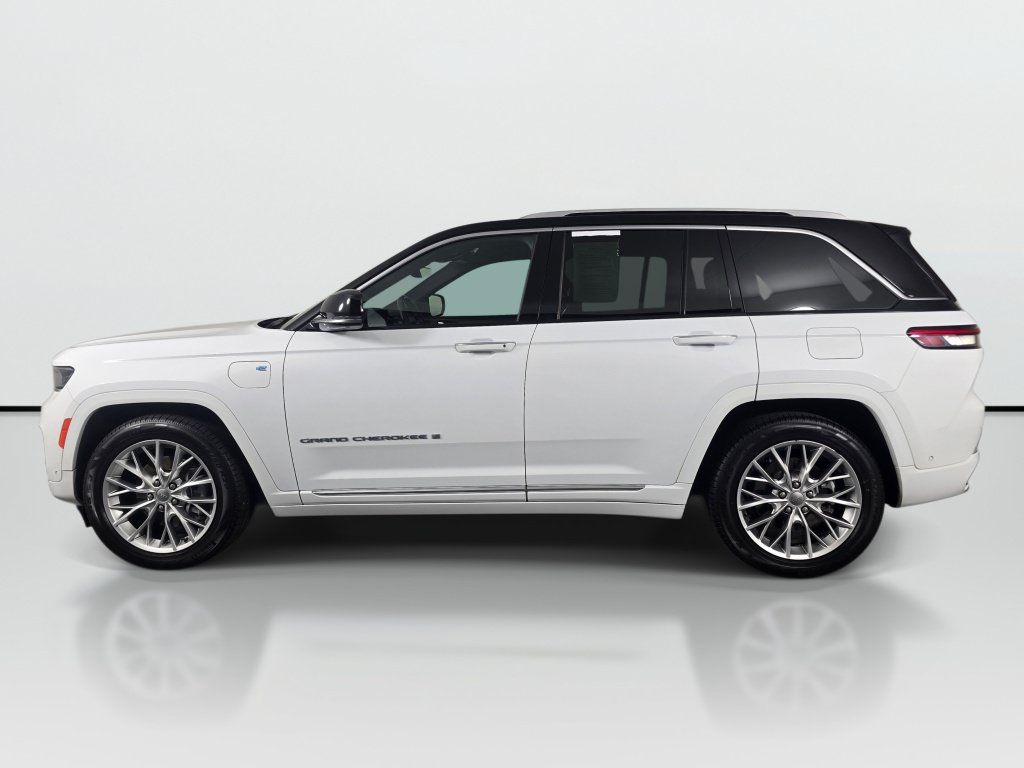 Used 2022 Jeep Grand Cherokee Summit w/ Luxury Tech Group V AWD/4WD image 2
