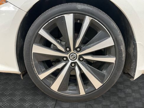 Used 2020 Nissan Altima 2.5 SR w/ Premium Package FWD image 6