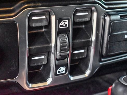 Used 2021 Jeep Wrangler Unlimited Sahara image 20