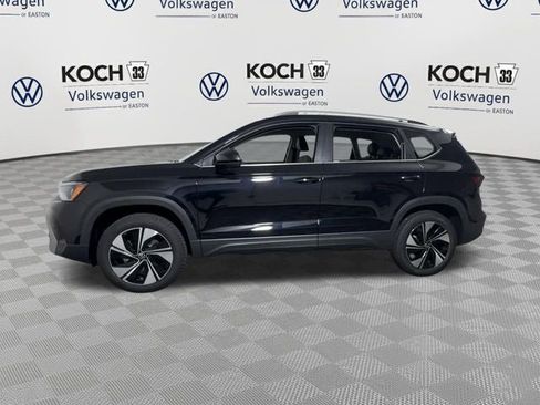 New 2025 Volkswagen Taos SE image 4