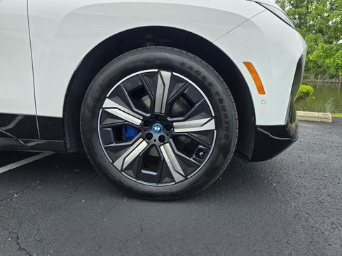 Used 2024 BMW iX xDrive50 w/ Sport Package AWD/4WD image 4