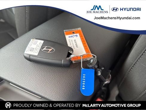 Used 2025 Hyundai Elantra SE image 32