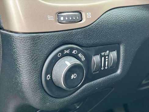 Used 2016 Jeep Cherokee Latitude image 18