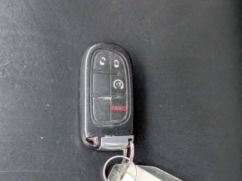 Used 2016 Jeep Cherokee Limited image 32