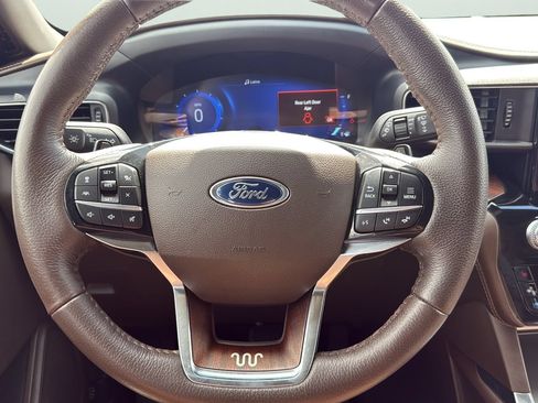 Used 2021 Ford Explorer King Ranch w/ Premium Technology Package RWD image 14