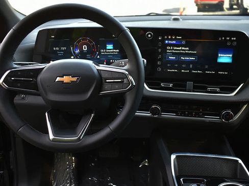 New 2026 Chevrolet Equinox LT AWD/4WD image 12