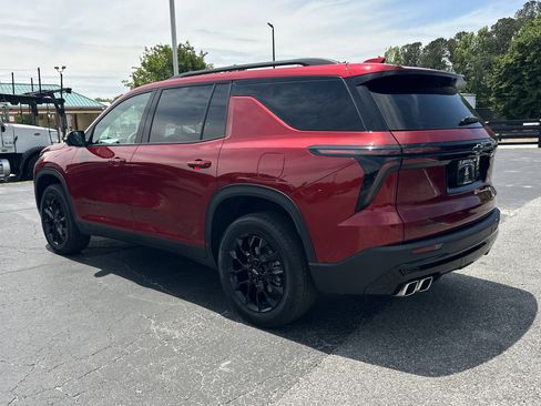 Used 2025 Chevrolet Traverse LT w/ Midnight/Sport Edition FWD image 6