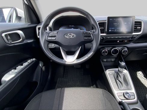 Used 2025 Hyundai Venue SEL FWD image 6