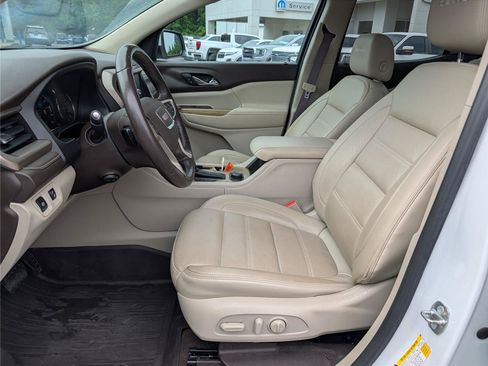 Used 2018 GMC Acadia Denali w/ Technology Package FWD image 11