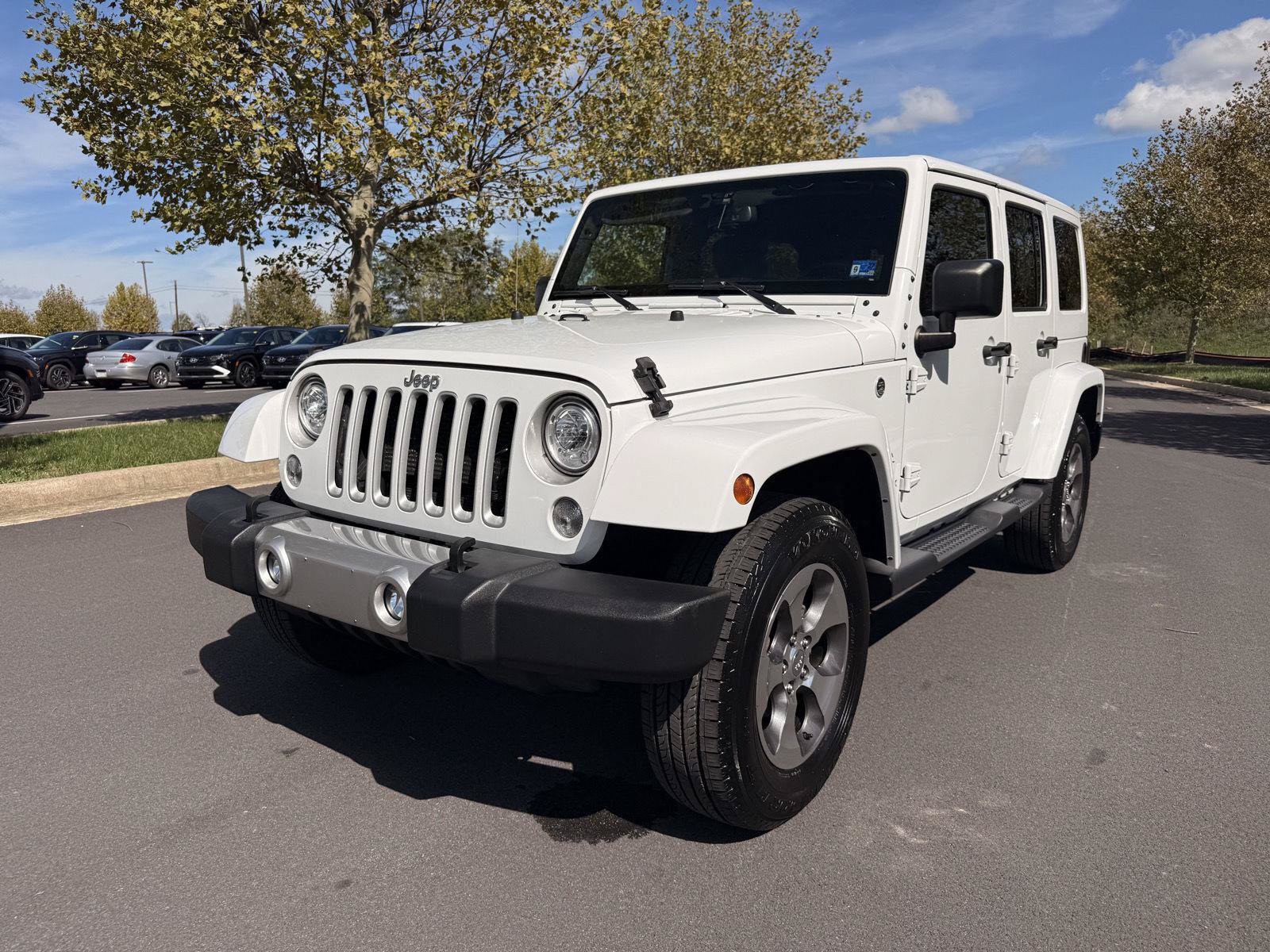 Used 2018 Jeep Wrangler Unlimited Sahara w/ Connectivity Group AWD/4WD image 2