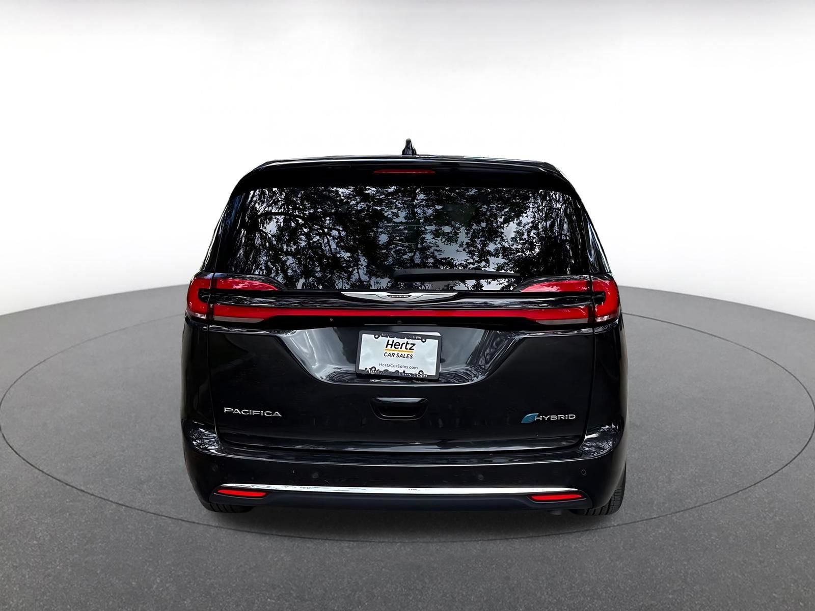 Used 2023 Chrysler Pacifica Touring-L FWD image 7