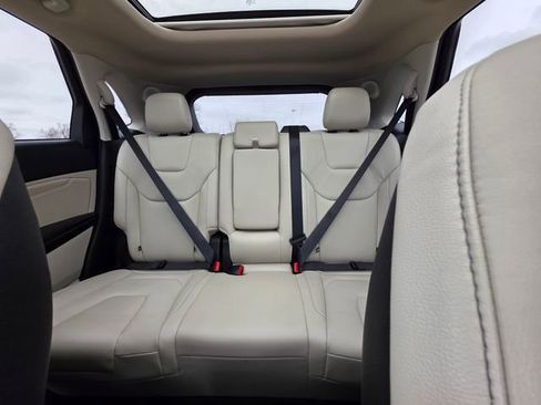 Used 2022 Ford Edge Titanium image 34