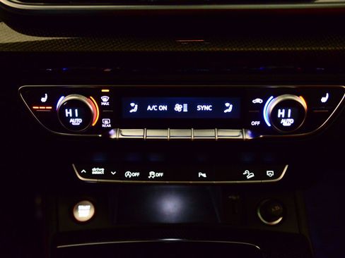 Used 2023 Audi SQ5 Premium Plus w/ Premium Plus Package image 15