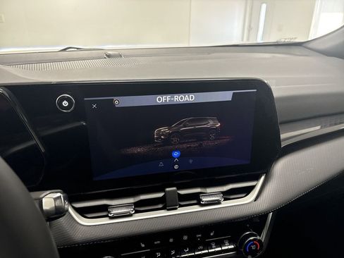 New 2026 Chevrolet Equinox LT w/ Convenience Package II AWD/4WD image 40