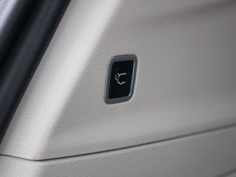 Used 2024 Chrysler Pacifica Limited image 30