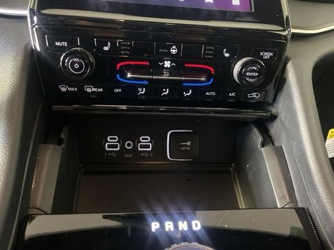 New 2025 Jeep Grand Cherokee Altitude image 17