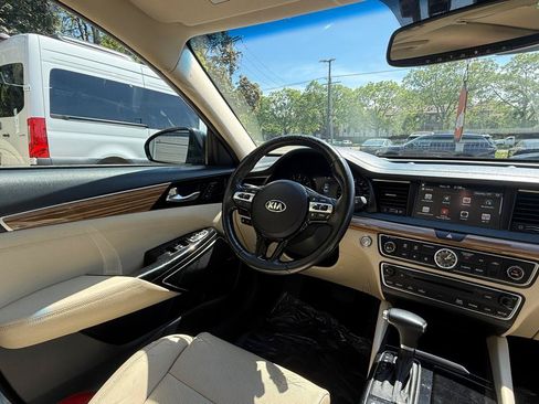 Used 2018 Kia Cadenza Technology FWD image 12