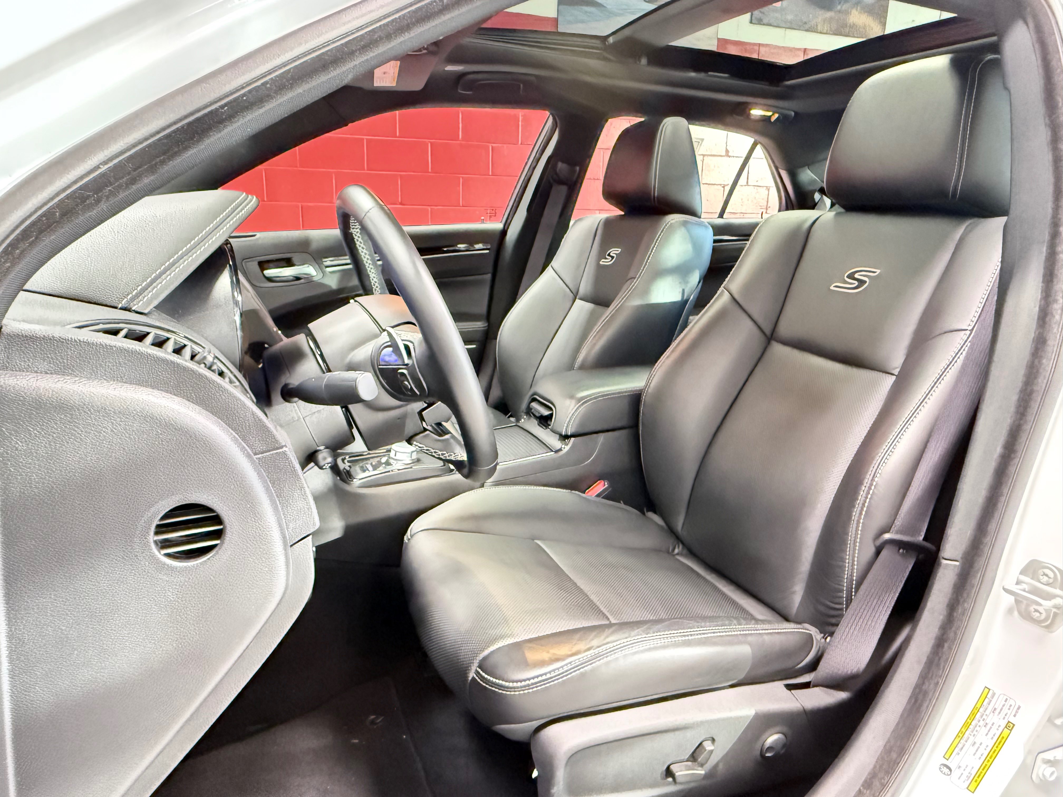 Certified 2022 Chrysler 300 S w/ Comfort Group RWD image 17