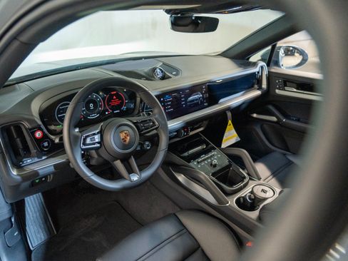 New 2026 Porsche Cayenne GTS AWD/4WD image 4