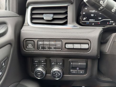 Certified 2022 GMC Yukon XL Denali w/ Denali Premium Package image 17