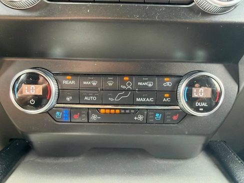 Used 2020 Ford Expedition XLT w/ Equipment Group 202A AWD/4WD image 39