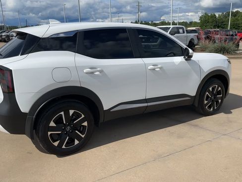 Used 2025 Nissan Kicks SV AWD/4WD image 9