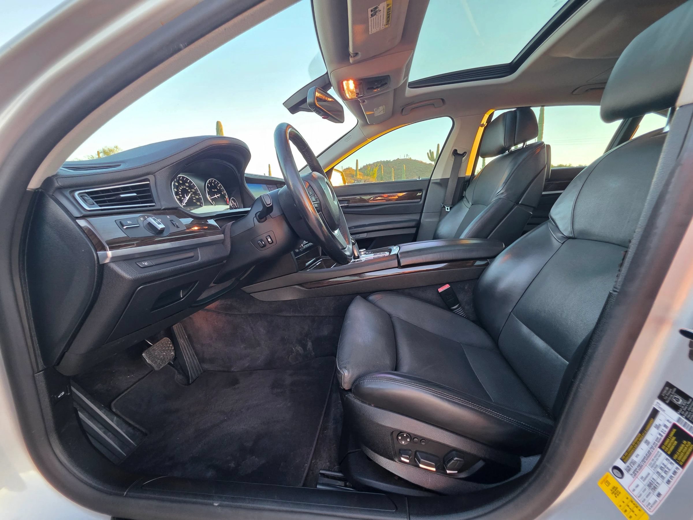 Used 2009 BMW 750Li w/ Sport Pkg RWD image 8