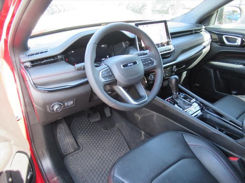 Certified 2025 Jeep Compass Trailhawk w/ Trailhawk Elite Group image 15