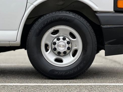 Used 2018 Chevrolet Express 2500 image 36