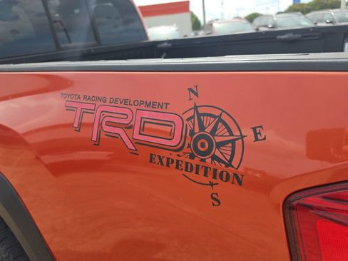 Used 2016 Toyota Tacoma TRD Sport w/ Towing Package AWD/4WD image 17