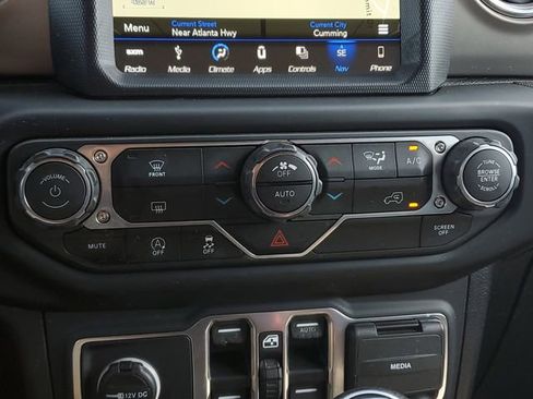 Certified 2018 Jeep Wrangler Unlimited Rubicon w/ Dual Top Group AWD/4WD image 27
