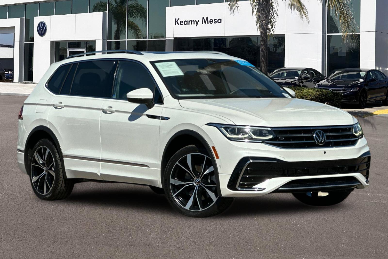 Used 2022 Volkswagen Tiguan SEL R-Line AWD/4WD image 2
