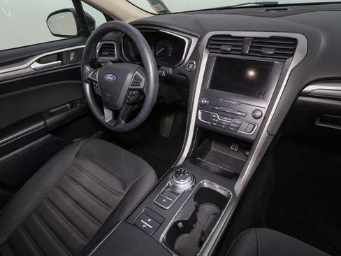 Used 2019 Ford Fusion SE FWD image 17