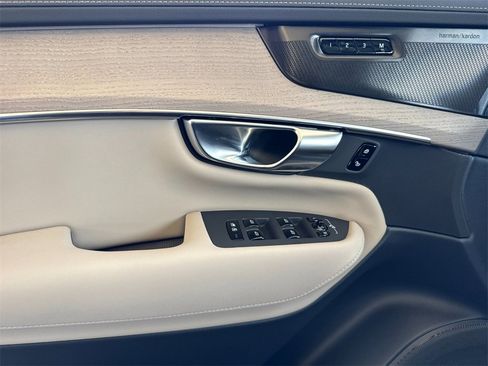 New 2026 Volvo XC90 B6 Plus w/ Protection Package Premier image 10