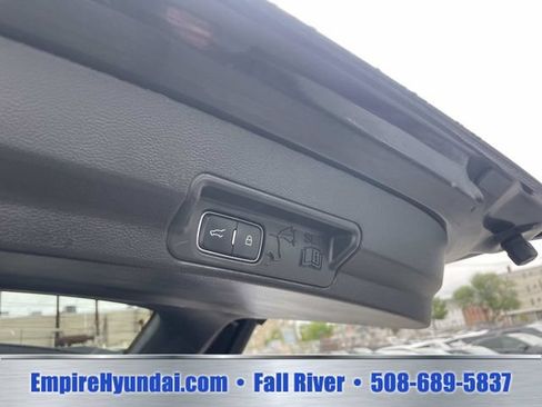Used 2022 Ford Explorer XLT AWD/4WD image 6