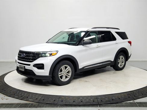 Used 2020 Ford Explorer XLT image 3