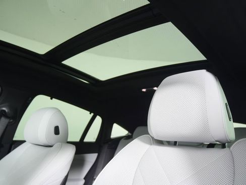 Certified 2024 BMW X6 xDrive40i w/ Executive Package image 11