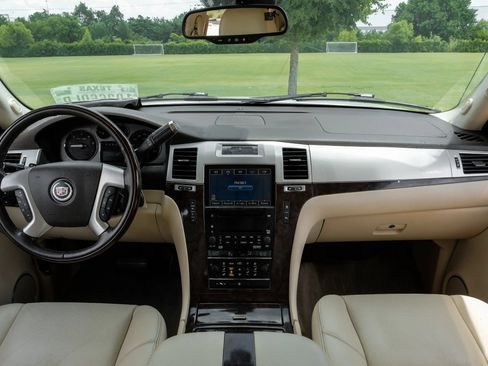 Used 2007 Cadillac Escalade EXT w/ Information Package AWD/4WD image 17
