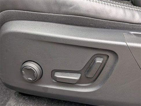 Used 2022 Volvo XC40 P8 Recharge Ultimate image 13