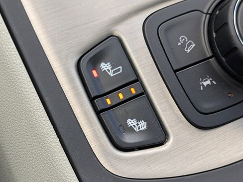 Used 2024 GMC Terrain Denali image 29