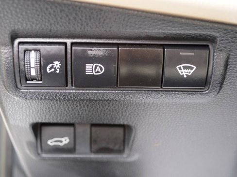 Used 2024 Toyota Corolla Cross XLE AWD/4WD image 34